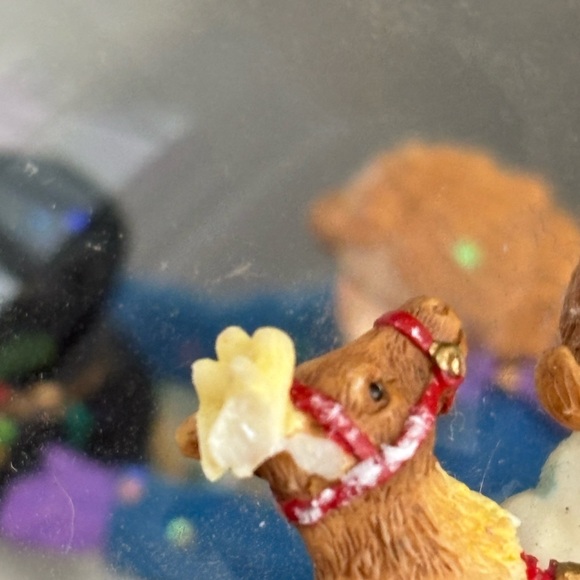 Santa sleigh snow globe by kirkland revolving outter globe vintage? - FLAWS - Picture 14 of 17